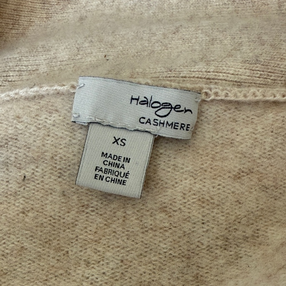 Halogen 100% Cashmere Sweater Size XS Beige V-Neck Soft Knit Classic - Picture 2 of 7